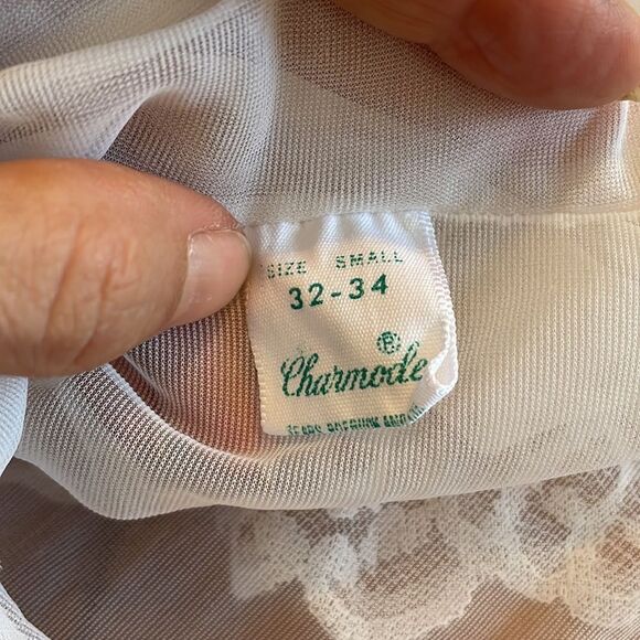 Vtg 60s Charmode sheer white nylon robe with lace neckline - Picture 8 of 9